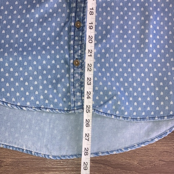 EUC Velvet Heart Chambray Button-Up Shirt W/ Arrow Prints Size Large - Picture 6 of 8